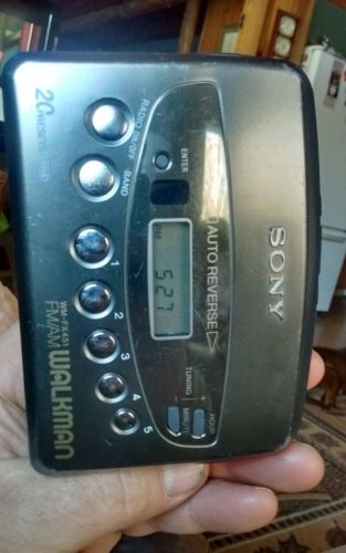 SONY WALKMAN AM/FM CASSETTE PLAYER RADIO, WM-FX453, 20 PRESETS, WORKS GREAT