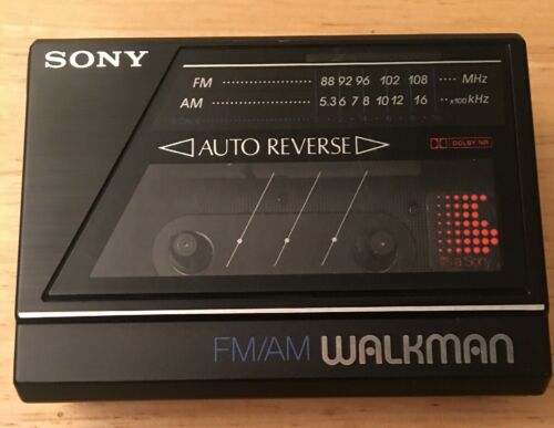 SONY WALKMAN FM / AM STEREO CASSETTE PLAYER MODEL WM-F77 VINTAGE For Parts As Is