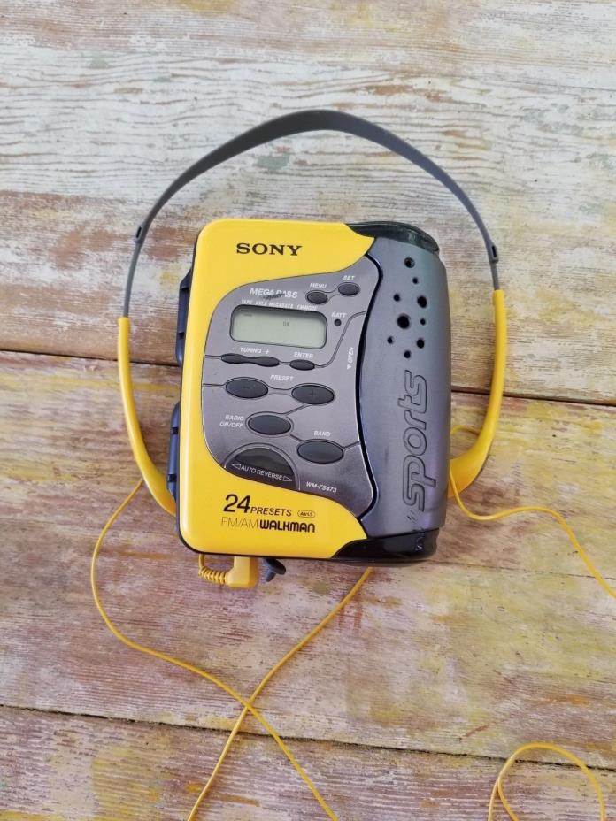 VTG SONY Sports Walkman WM-FS473 With Headphones AM/FM Radio Cassette Works