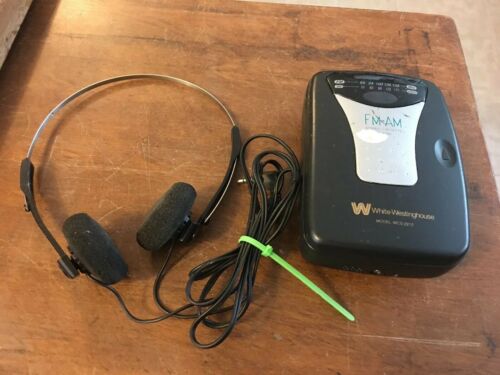White-Westinghouse FM/AM Stereo Cassette Player WCS-2212 With Headphones