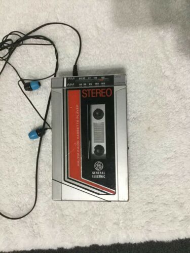 Vintage GE AM/FM Cassette Player Portable Walkman Model # 3-5434A Works Great