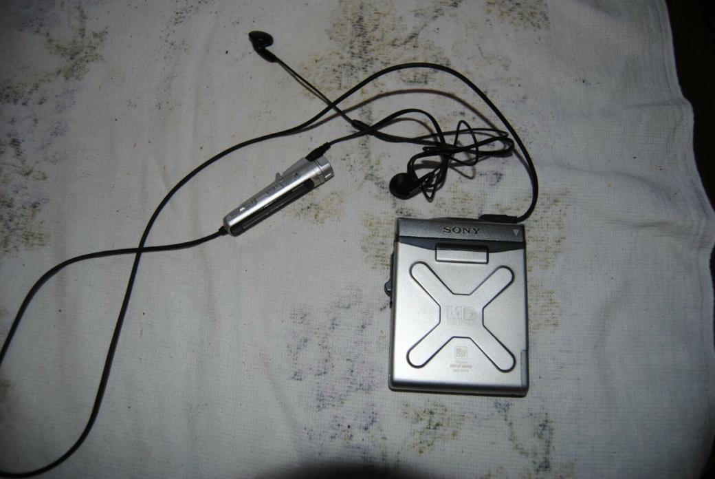 Sony Walkman MZ-EP11 Portable Mega Bass MiniDisc Player MD w/ Remote RM-MZ35