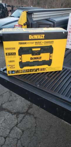 New DeWALT DWST08810 20V MAX ToughSystem Jobsite Radio Worksite Battery Charger