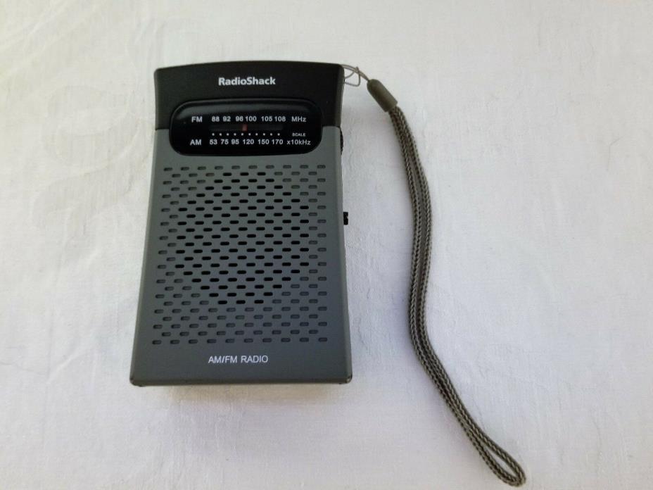 Radio Shack 12-586 AM / FM Pocket Radio With Headphone Jack  Tested  VGC