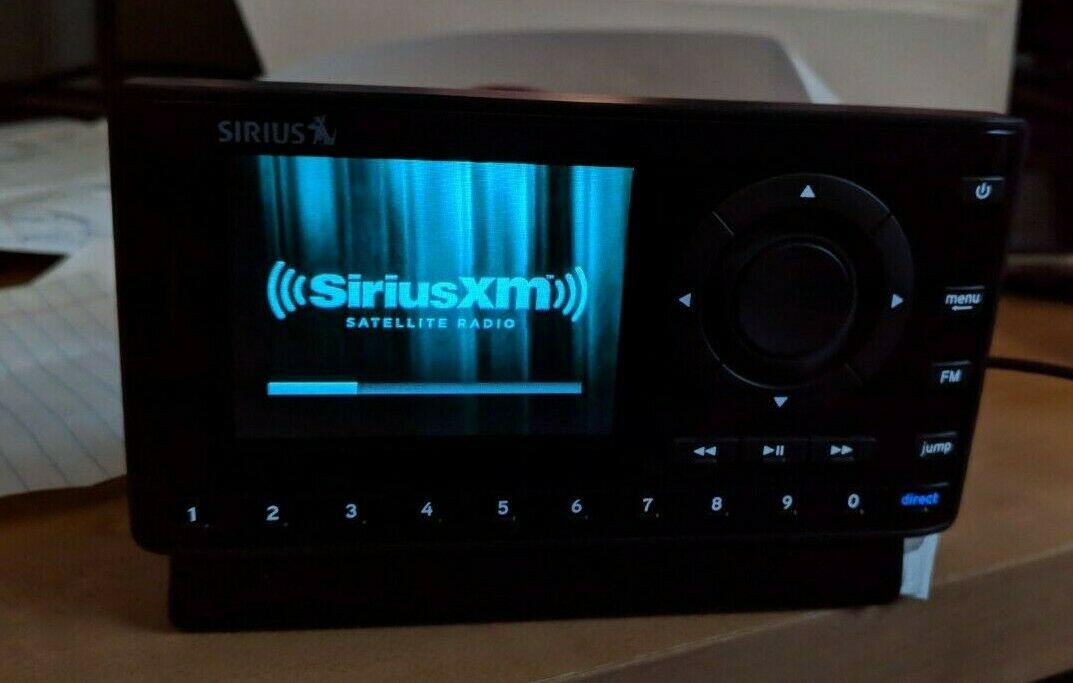 Sirius XM Starmate 8 Dock Play Satellite Radio Vehicle Car Kit SST8 receiver Aux