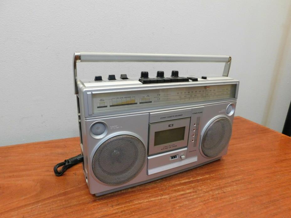 Montgomery Ward GEN3995 Vintage Boombox Radio Cassette 8 Track Player