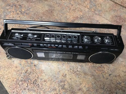 Vintage GE 3-5283B-BLK Vintage AM/FM Cassette Recorder Player Radio Boombox