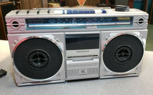 Magnavox D8120 2 Band AM/FM Radio Cassette Recorder Boombox WORKS Working !