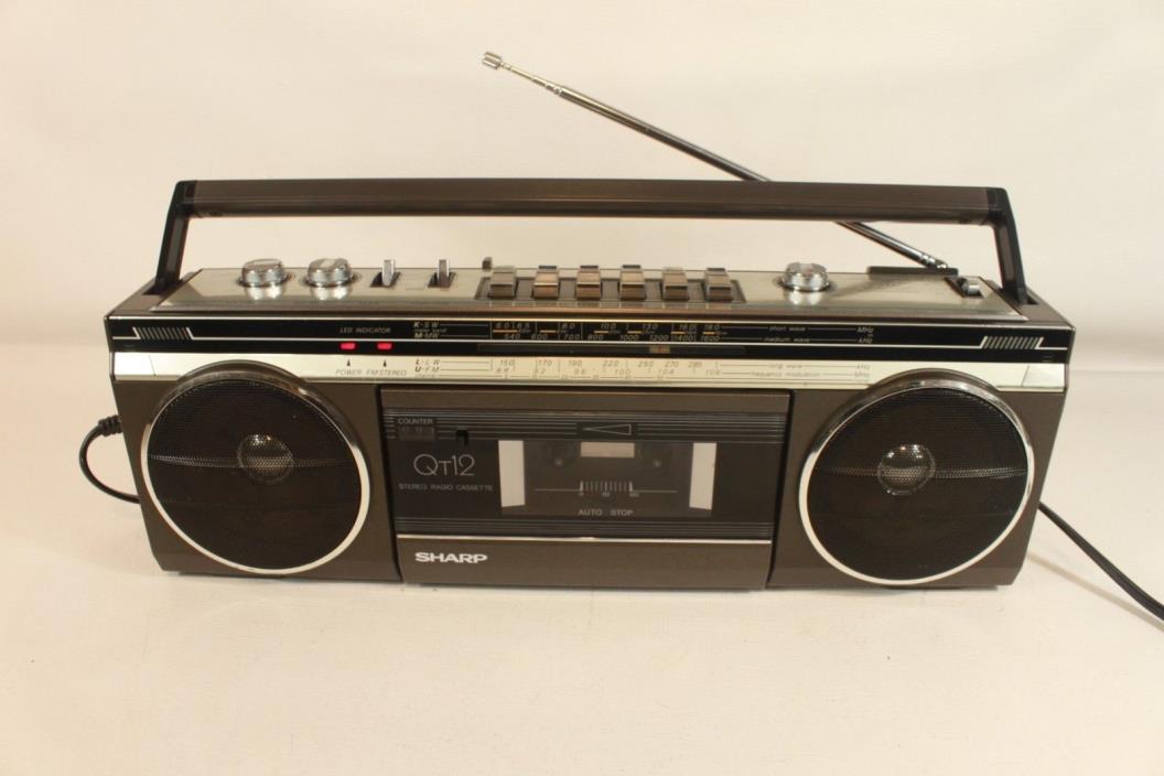 SHARP QT12, SW,MW,LW,FM stereo,cassette-boombox. (ref B 382)