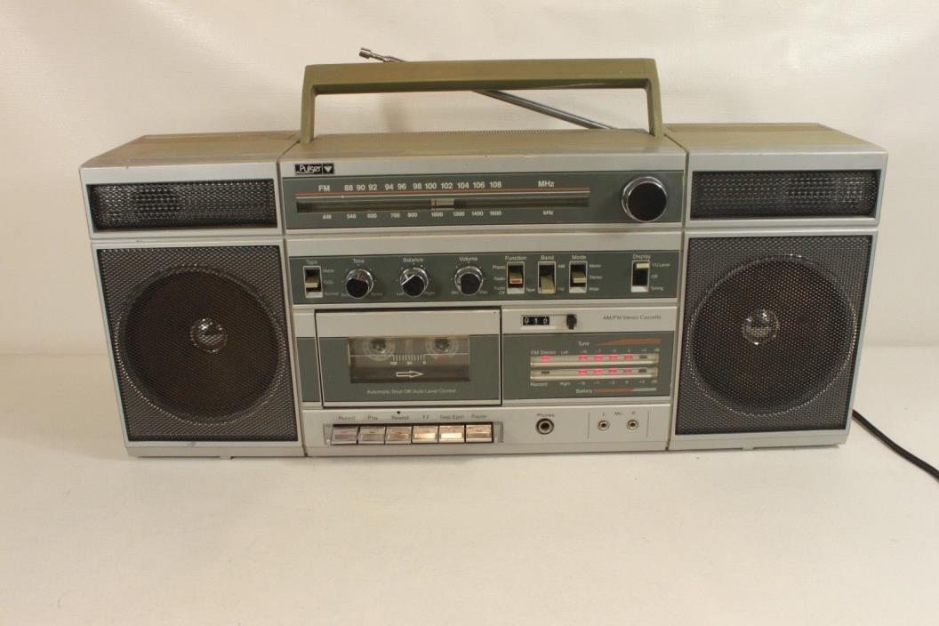 PULSER CTPR-1264, AM/FM stereo radio,cassette-boombox. (ref A 962)