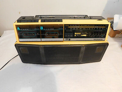 Vintage Magnavox boombox  D8300 CD Compact Disc Cassette  Am/Fm Works Nicely