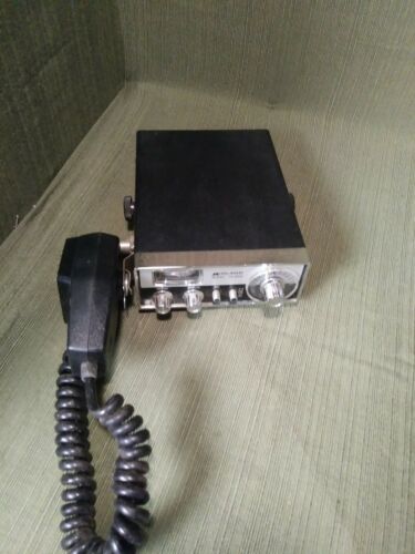 Vintage 1976 Midland  Model 13-853 CB Radio. 23 Channel CB