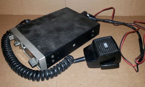 REALISTIC TRC-418 CB RADIO WITH MIC
