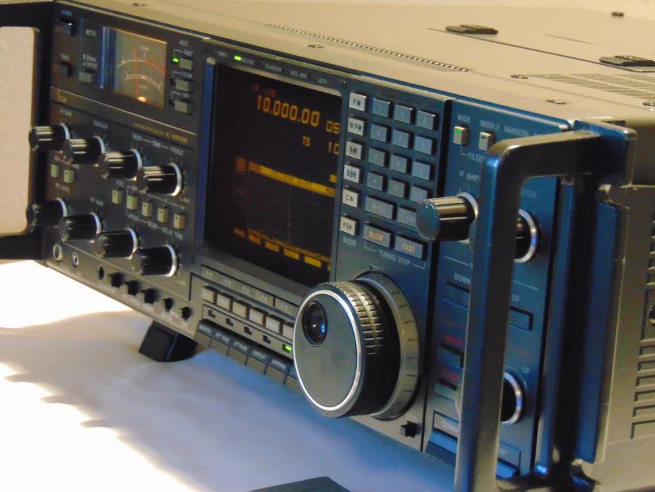 Icom R-9000 AM/FM/SSB/CW Receiver Covers 0.1-1999 MHz All Mode Base Radio 110Vac