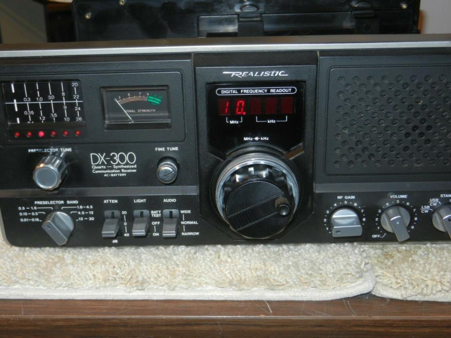 Realistic DX-300 Quartz Synthesized Short Wave Communication Receiver