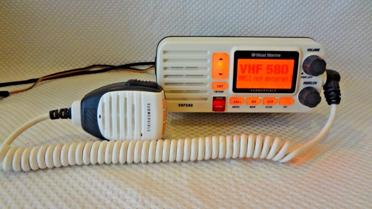 WEST MARINE VHF580 WHITE FIXED MOUNT VHF RADIO TRANSCEIVER w/ MICROPHONE & MOUNT