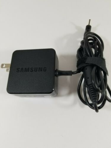 Genuine Samsung Laptop Charger AC Adapter Power Supply W14-026N1A 12V 2.2A