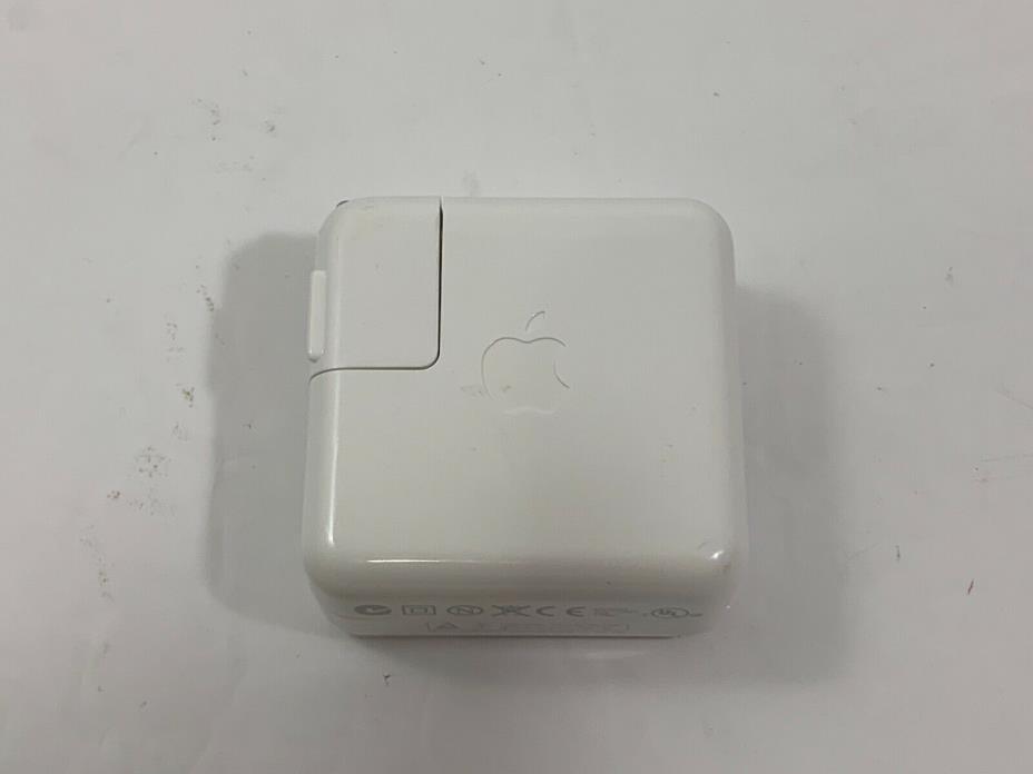 Genuine APPLE White iPod USB Power AC Adapter OEM Model No A1102 White