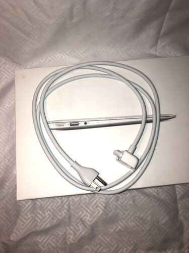 APPLE MACBOOK AIR 11’ INCH(EMPTY BOX WITH EXTENSION CORD ONLY)