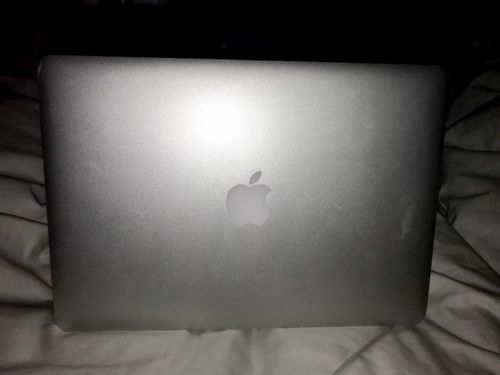 Apple MacBook Air LapTop. A1639 Mid 2011. 251 GB.