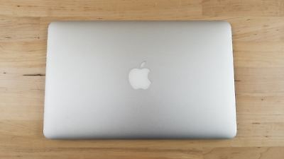 Apple MacBook Air (11-inch Late 2010) 1.4 GHz Core 2 Duo 64GB SSD 2GB RAM