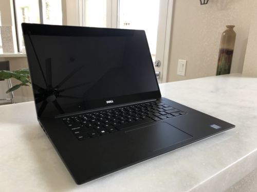 Dell Precision 5520 / Xeon E3-1505M V6 / 512GB SSD / 16GB / 4K UHD Touch / Dock