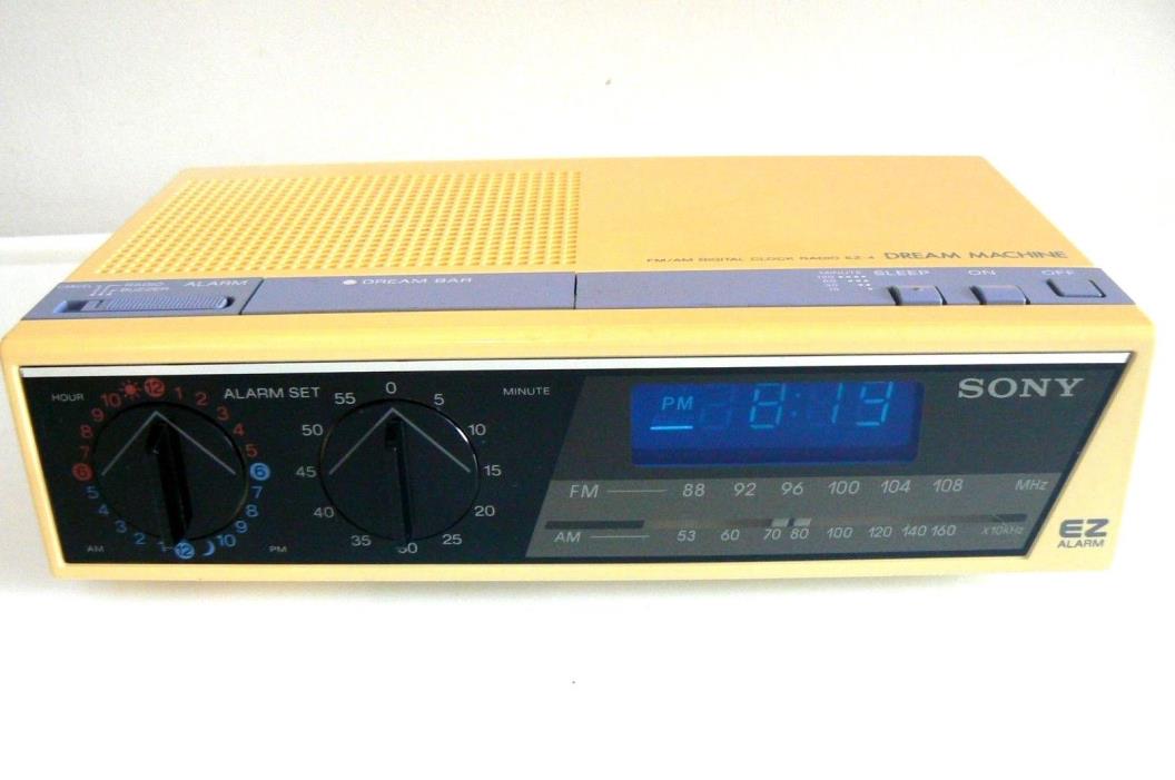 VINTAGE SONY EZ-4 DREAM MACHINE DIGITAL AM / FM CLOCK RADIO, ALARM, TESTED.