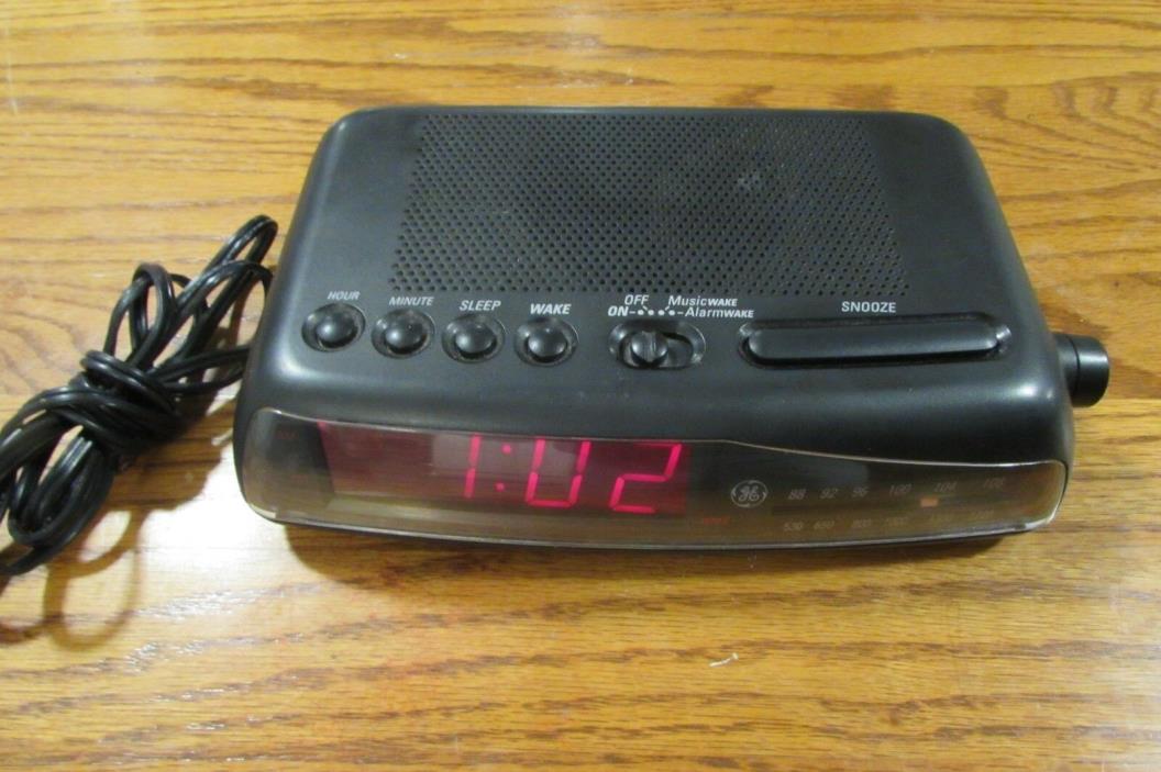 General Electric Model 7-4817B GE AM/FM Alarm Clock Radio