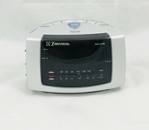 Emerson (CK5051) Dual Alarm Clock AM / FM Radio With Snooze