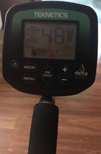 Teknetics Delta 4000 Metal detector with 8