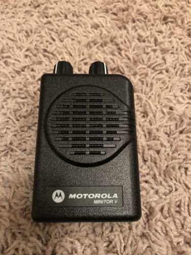 MOTOROLA MINITOR V UHF BAND PAGER 453-461 MHZ STORED VOICE 2-CHANNEL