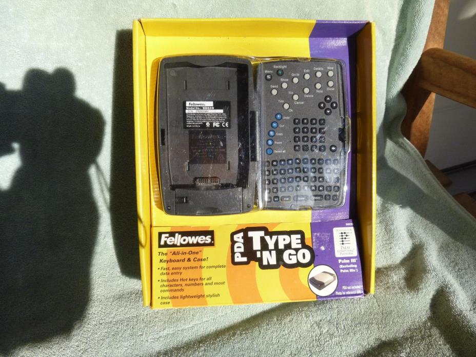 Fellowes Type 'N Go case and keyboard for Palm III