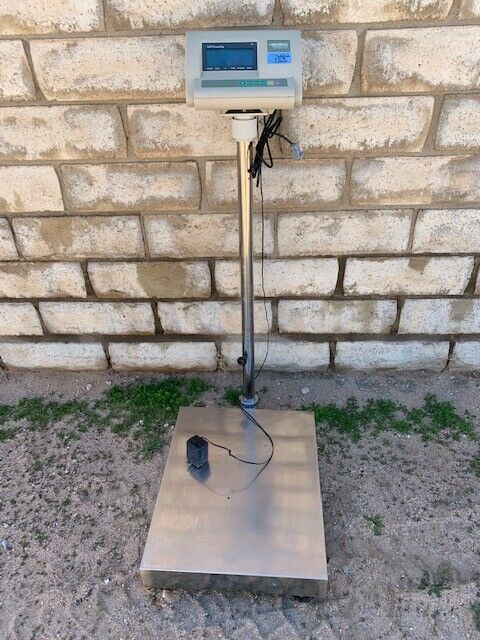 USED GLOBAL ELECTRONIC PLATFORM SCALE CAP. 650LBS/300KG DIVISION 22LBS/100G