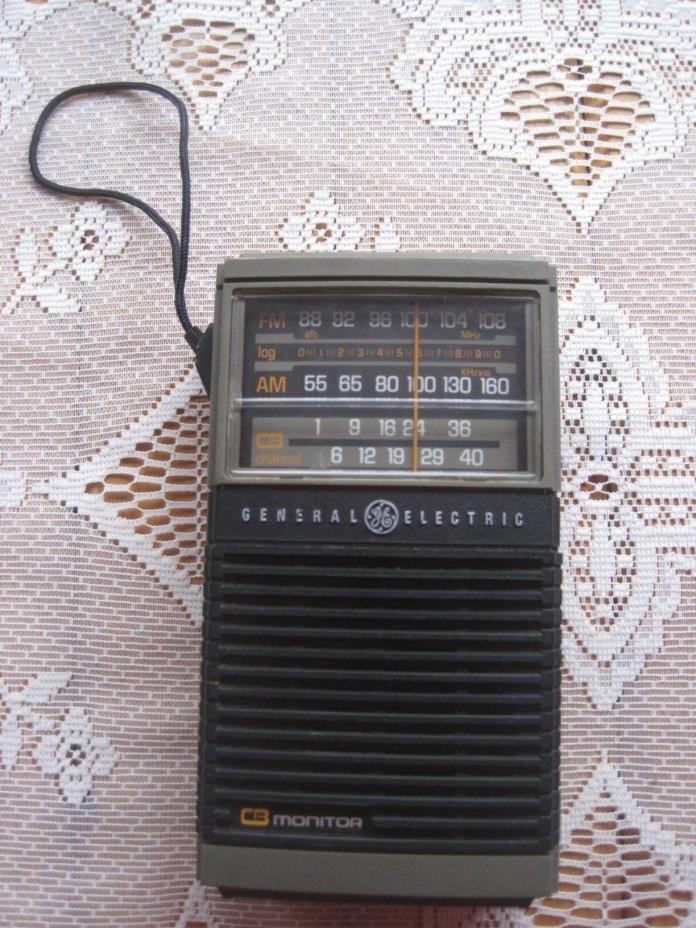 Vintage GENERAL ELECTRIC GE Portable AM FM RADIO / CB Monitor MODEL 7-2912A