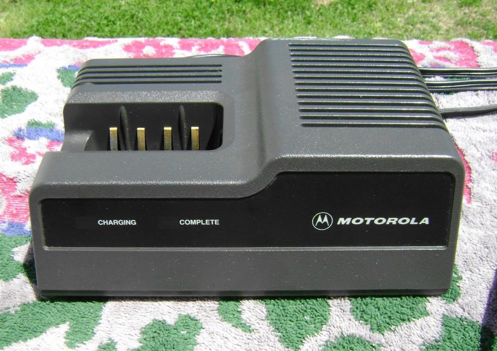 Motorola MT1000 MT600 MTX800 MTX810 Portable Radio Charger NTN4633B