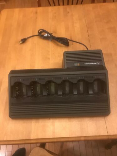 MOTOROLA, 6 BANK CHARGER, NTN4796E - FREE SHIPPING!
