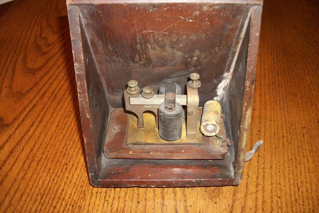 ANTIQUE VINTAGE WESTERN ELECTRIC TELEGRAPH SOUNDER IN RESONATOR