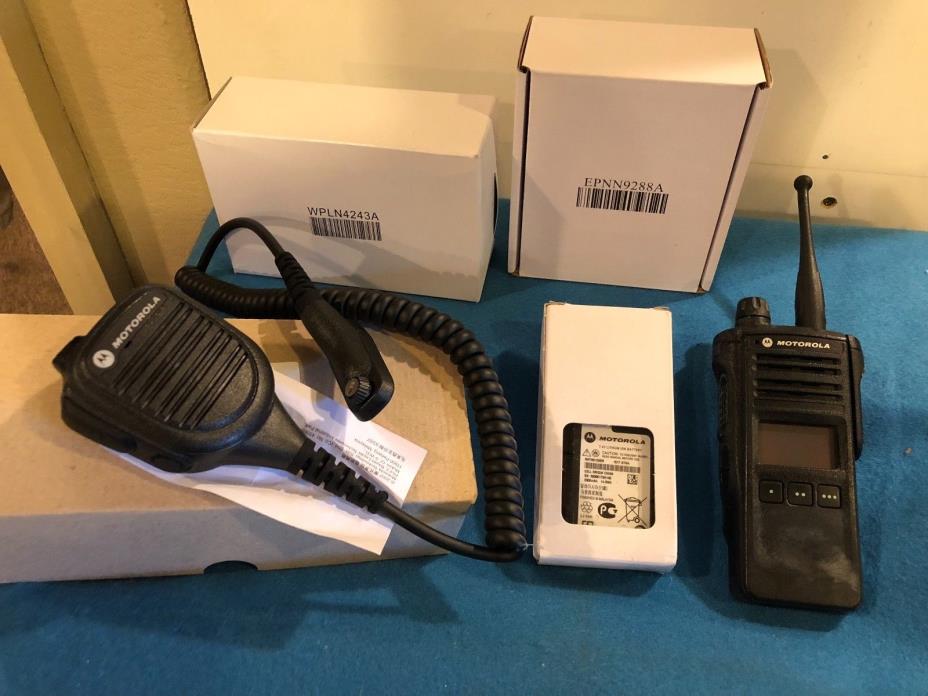 MOTOROLA APX1000 7/800 MHZ WITH COMPLETE ACCESSORIES