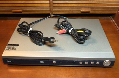 Sanyo Cinema Progressive Digital Video DVD Player DWM-400 with Manual, RCA Cable