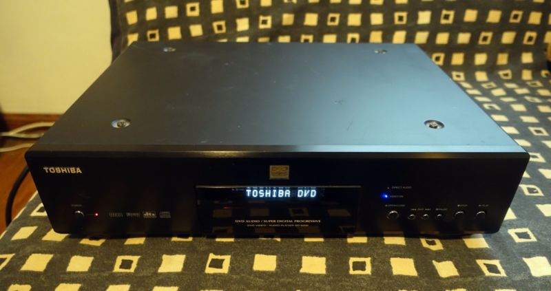 Toshiba SD-9200 Progressive-Scan DVD-Audio/Video/CD Player with Box Mint!!