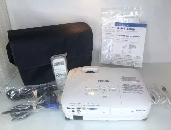 New Epson H 309A LCD Projector MULTIMEDIA LCD PROJECTOR SVGA