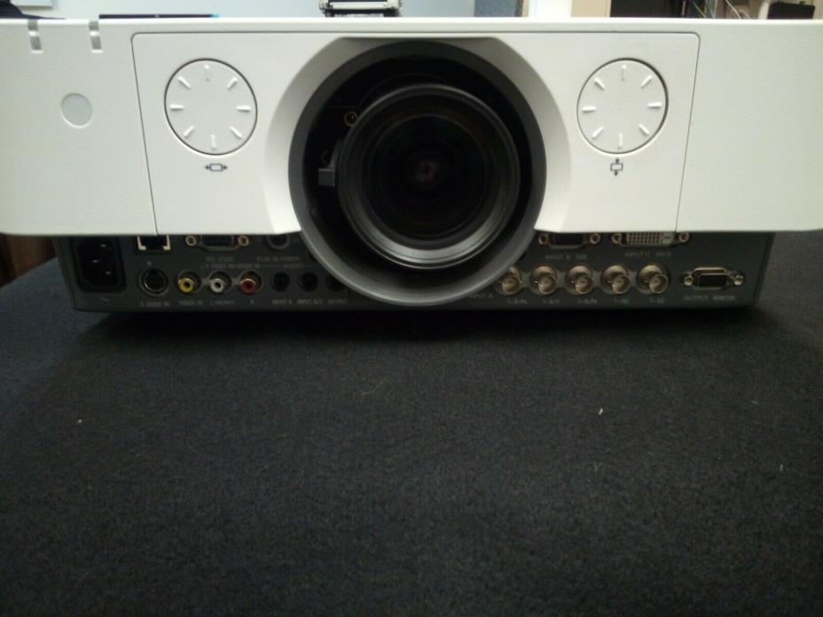 Sony Projector VLP-FX-30great condition with Remote
