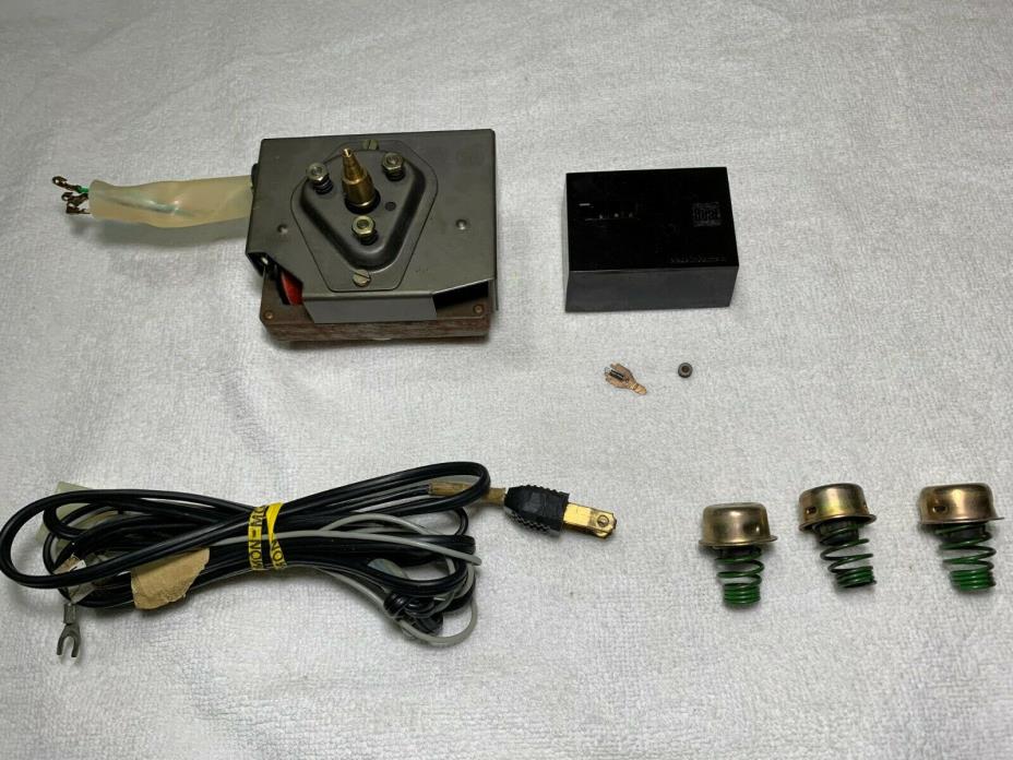 Dual Turntable 1218, Motor, Spring Shock Absorber Feet, Power Cord, Junction Box