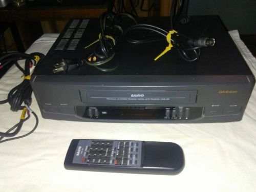 Sanyo VWM-330 VHS 4-HEAD VCR VIDEO CASSETTE PLAYER RECORDER BLACK