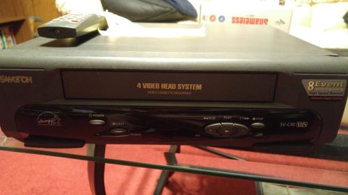 SAMTRON 4-HEAD VCR. MODEL SV-C40 w/ Remote, not working, for parts