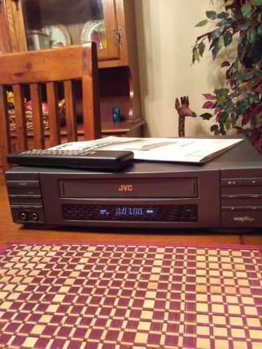 JVC VCR 4 HEAD TESTED w/Remote & Instruction Manual HR-VO404U