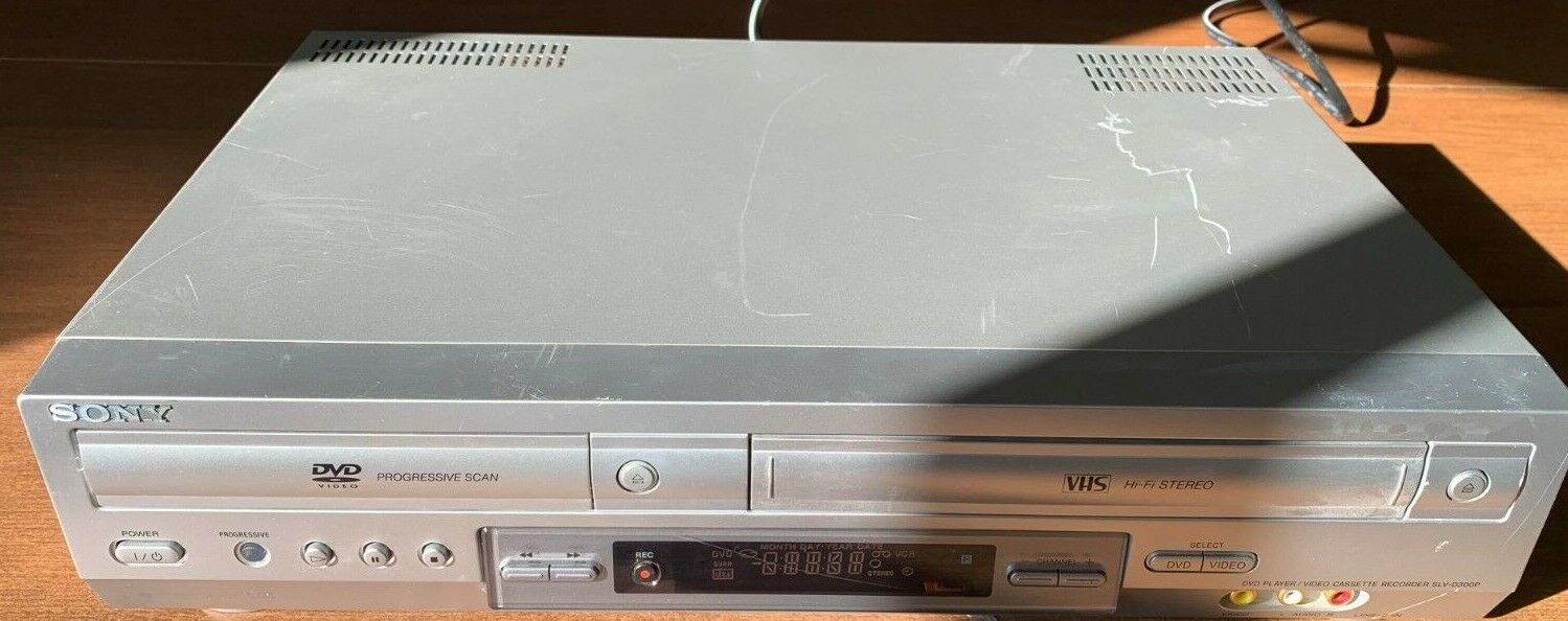 Sony Dvd 4 head Hi-Fi Stereo VCR Player Combo SLV D300P Works No Remote Vhs