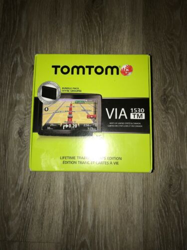 TomTom VIA 1530TM Lifetime Maps & Traffic of USA & Canada Car GPS + Accessories