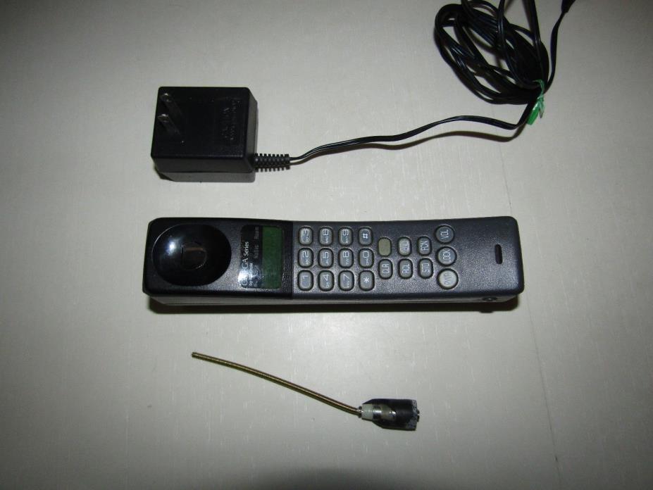 Motorola Omega Series - Brick cellular portable phone, charger - damaged antenna