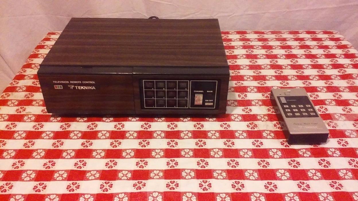 Vintage Teknika Televison Remote Control 6301 Woodgrain with Remote 7-10/17
